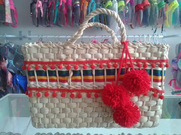 Bolsa de Palha com pompom