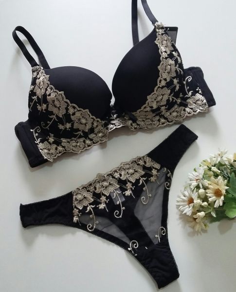 Lingerie com tule fio dental